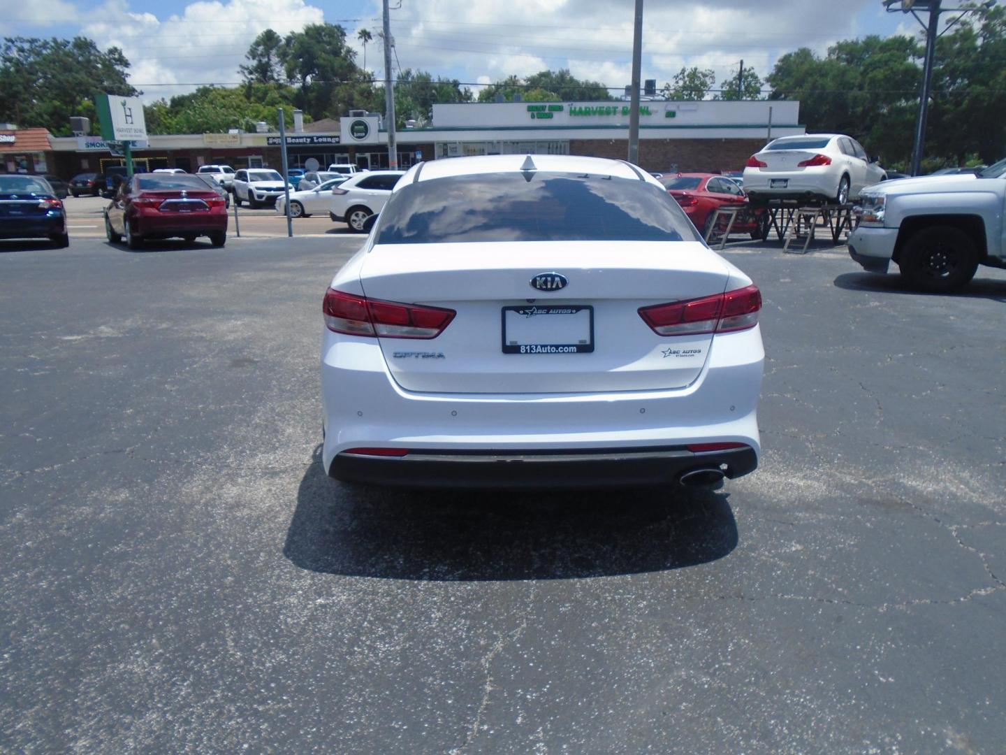 2018 Kia Optima LX (5XXGT4L30JG) with an 2.4L L4 DOHC 16V engine, 6A transmission, located at 6112 N Florida Avenue, Tampa, FL, 33604, (888) 521-5131, 27.954929, -82.459534 - Photo#3