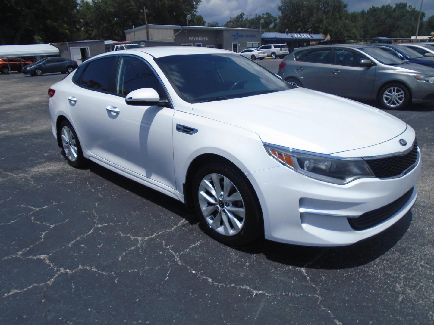 2018 Kia Optima LX (5XXGT4L30JG) with an 2.4L L4 DOHC 16V engine, 6A transmission, located at 6112 N Florida Avenue, Tampa, FL, 33604, (888) 521-5131, 27.954929, -82.459534 - Photo#7