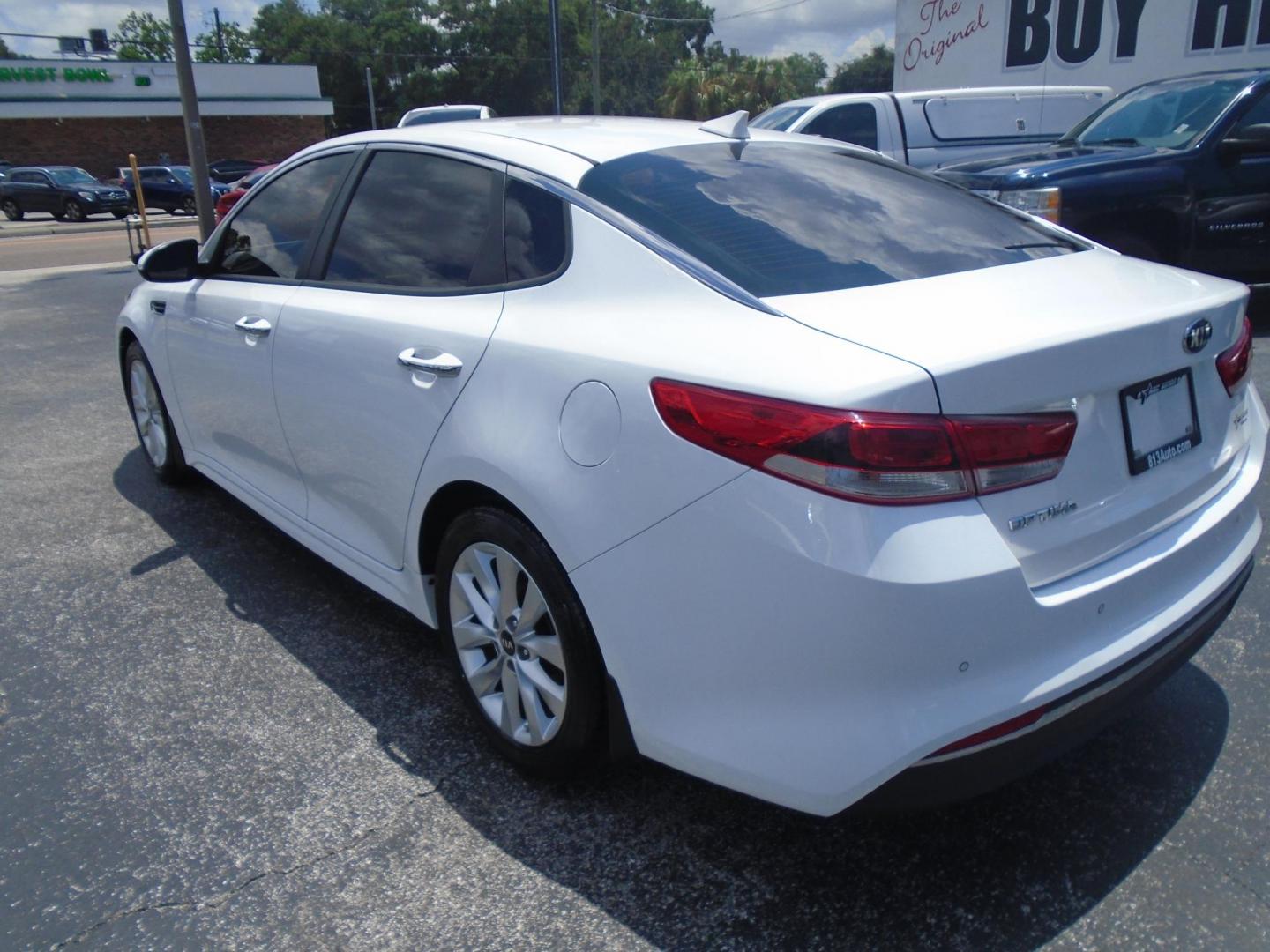 2018 Kia Optima LX (5XXGT4L30JG) with an 2.4L L4 DOHC 16V engine, 6A transmission, located at 6112 N Florida Avenue, Tampa, FL, 33604, (888) 521-5131, 27.954929, -82.459534 - Photo#10