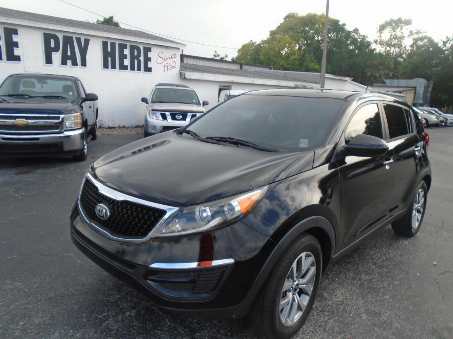 2017 Kia Sportage LX FWD (KNDPM3ACXH7) with an 2.4L V6 DOHC 24V engine, 6A transmission, located at 6112 N Florida Avenue, Tampa, FL, 33604, (888) 521-5131, 27.954929, -82.459534 - Photo#2