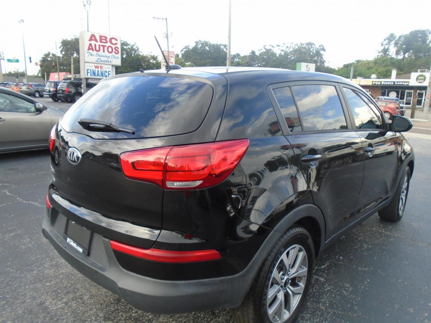 2017 Kia Sportage LX FWD (KNDPM3ACXH7) with an 2.4L V6 DOHC 24V engine, 6A transmission, located at 6112 N Florida Avenue, Tampa, FL, 33604, (888) 521-5131, 27.954929, -82.459534 - Photo#5