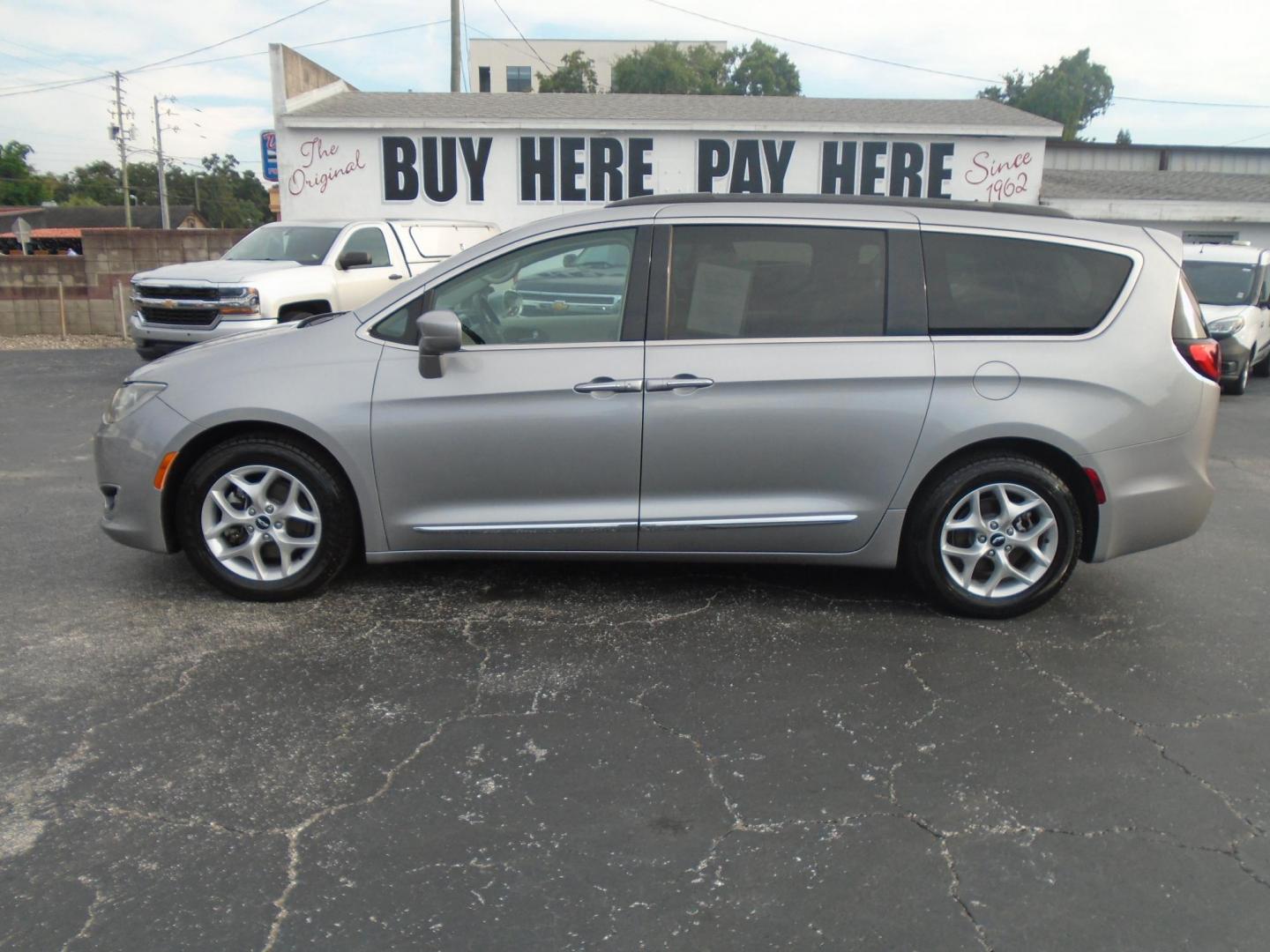 2017 Chrysler Pacifica Touring-L (2C4RC1CG6HR) with an 3.6L V6 DOHC 24V engine, 6A transmission, located at 6112 N Florida Avenue, Tampa, FL, 33604, (888) 521-5131, 27.954929, -82.459534 - Photo#0