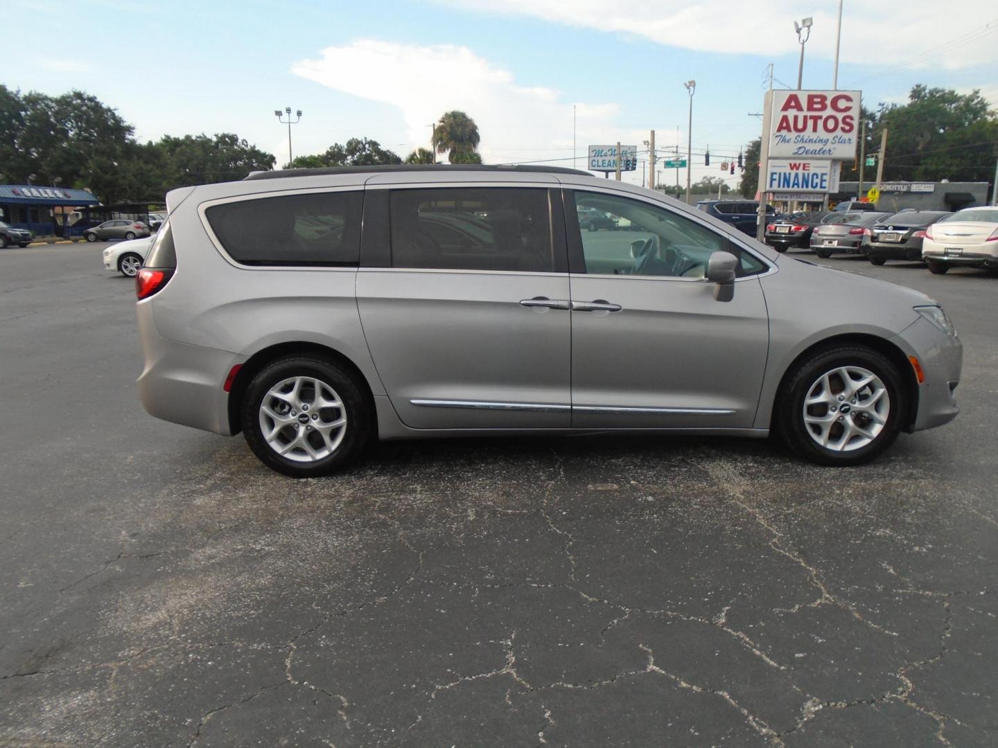 2017 Chrysler Pacifica Touring-L (2C4RC1CG6HR) with an 3.6L V6 DOHC 24V engine, 6A transmission, located at 6112 N Florida Avenue, Tampa, FL, 33604, (888) 521-5131, 27.954929, -82.459534 - Photo#1