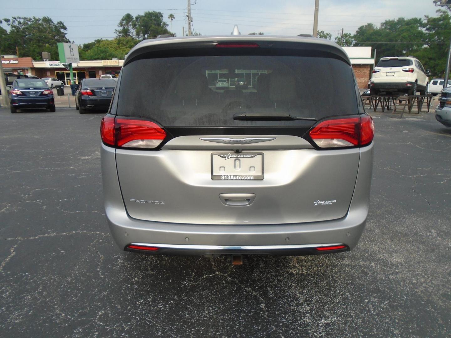 2017 Chrysler Pacifica Touring-L (2C4RC1CG6HR) with an 3.6L V6 DOHC 24V engine, 6A transmission, located at 6112 N Florida Avenue, Tampa, FL, 33604, (888) 521-5131, 27.954929, -82.459534 - Photo#3