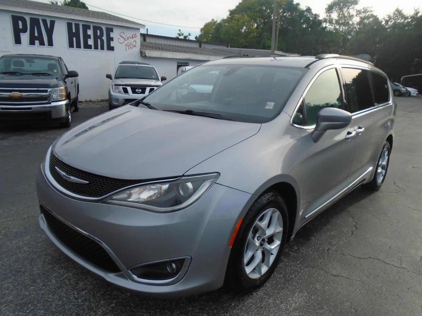 2017 Chrysler Pacifica Touring-L (2C4RC1CG6HR) with an 3.6L V6 DOHC 24V engine, 6A transmission, located at 6112 N Florida Avenue, Tampa, FL, 33604, (888) 521-5131, 27.954929, -82.459534 - Photo#6