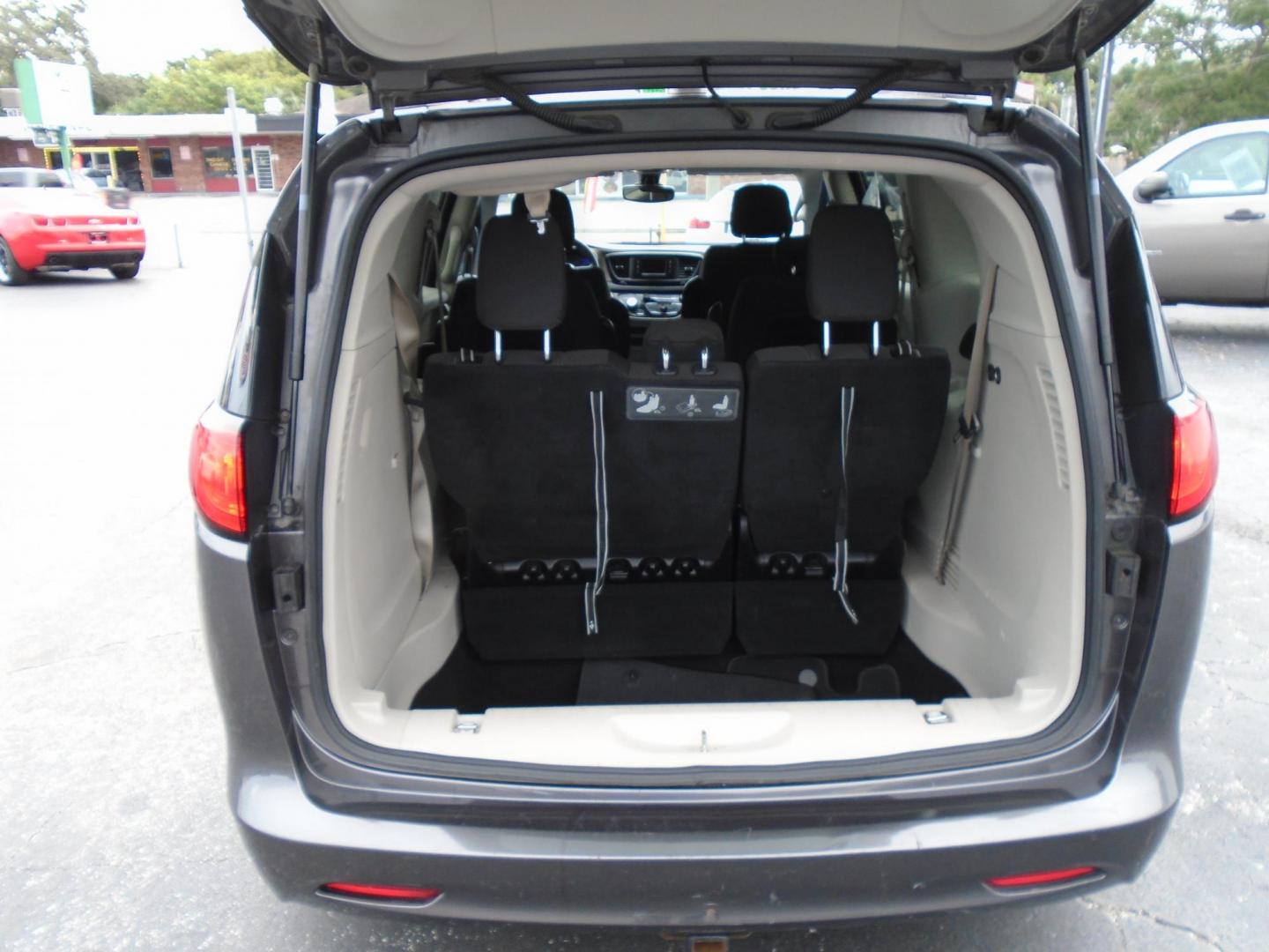 2017 GRAY /Grey Chrysler Pacifica Touring-L (2C4RC1CG6HR) with an 3.6L V6 DOHC 24V engine, 6A transmission, located at 6112 N Florida Avenue, Tampa, FL, 33604, (888) 521-5131, 27.954929, -82.459534 - 499$ Down plus tax & tag. - Photo#7