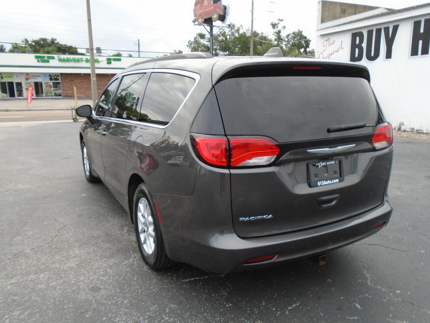 2017 GRAY /Grey Chrysler Pacifica Touring-L (2C4RC1CG6HR) with an 3.6L V6 DOHC 24V engine, 6A transmission, located at 6112 N Florida Avenue, Tampa, FL, 33604, (888) 521-5131, 27.954929, -82.459534 - 499$ Down plus tax & tag. - Photo#4