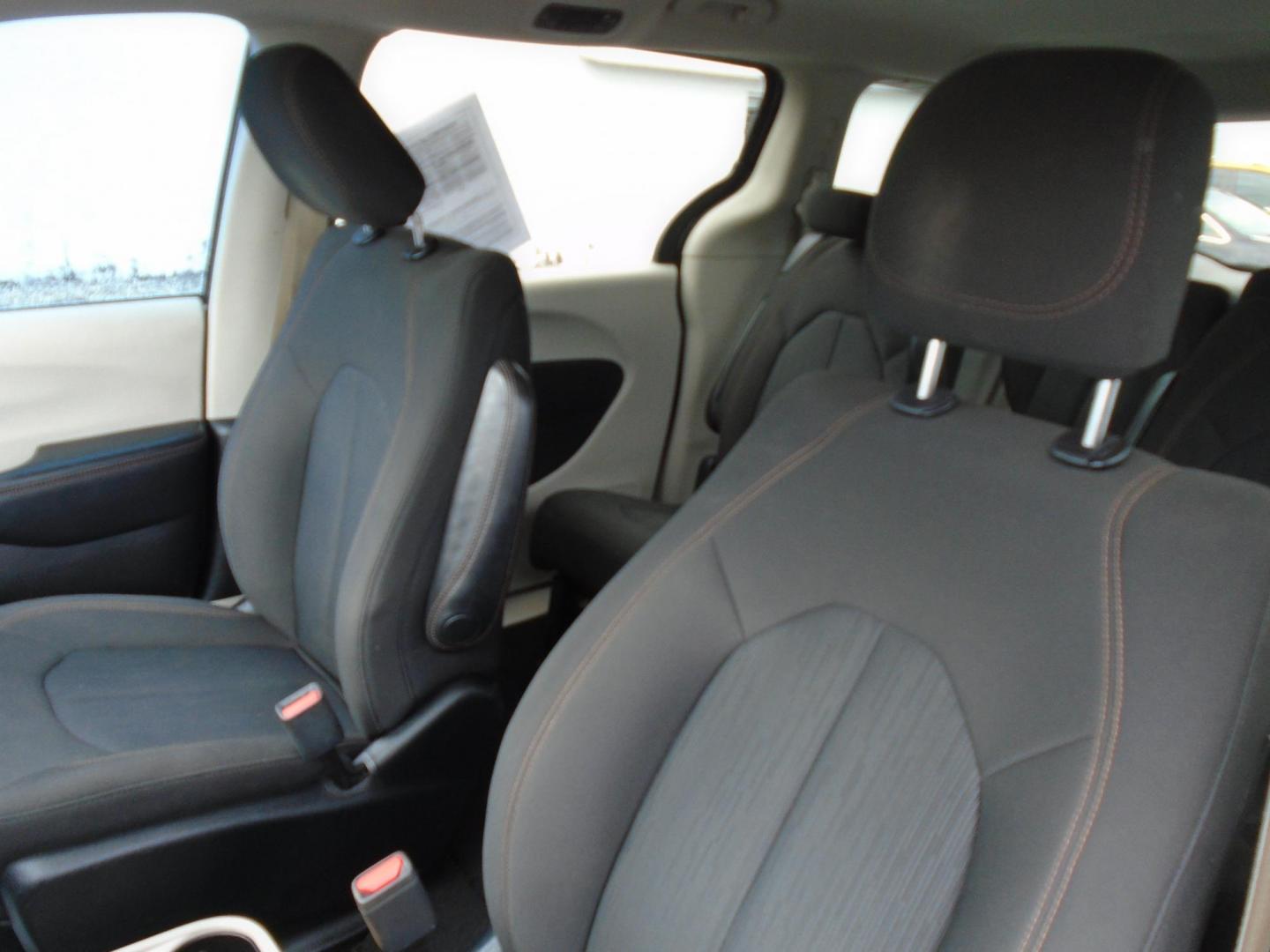 2017 GRAY /Grey Chrysler Pacifica Touring-L (2C4RC1CG6HR) with an 3.6L V6 DOHC 24V engine, 6A transmission, located at 6112 N Florida Avenue, Tampa, FL, 33604, (888) 521-5131, 27.954929, -82.459534 - 499$ Down plus tax & tag. - Photo#12