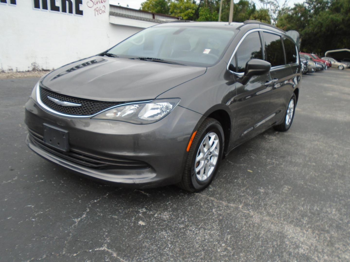 2017 GRAY /Grey Chrysler Pacifica Touring-L (2C4RC1CG6HR) with an 3.6L V6 DOHC 24V engine, 6A transmission, located at 6112 N Florida Avenue, Tampa, FL, 33604, (888) 521-5131, 27.954929, -82.459534 - 499$ Down plus tax & tag. - Photo#2