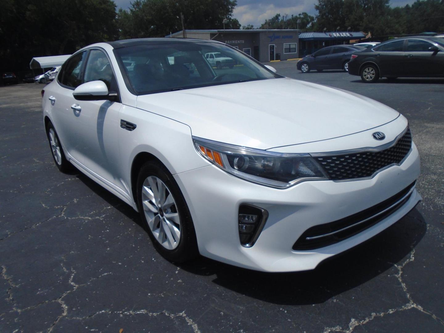 2018 Kia Optima LX (5XXGT4L39JG) with an 2.4L L4 DOHC 16V engine, 6A transmission, located at 6112 N Florida Avenue, Tampa, FL, 33604, (888) 521-5131, 27.954929, -82.459534 - Photo#1