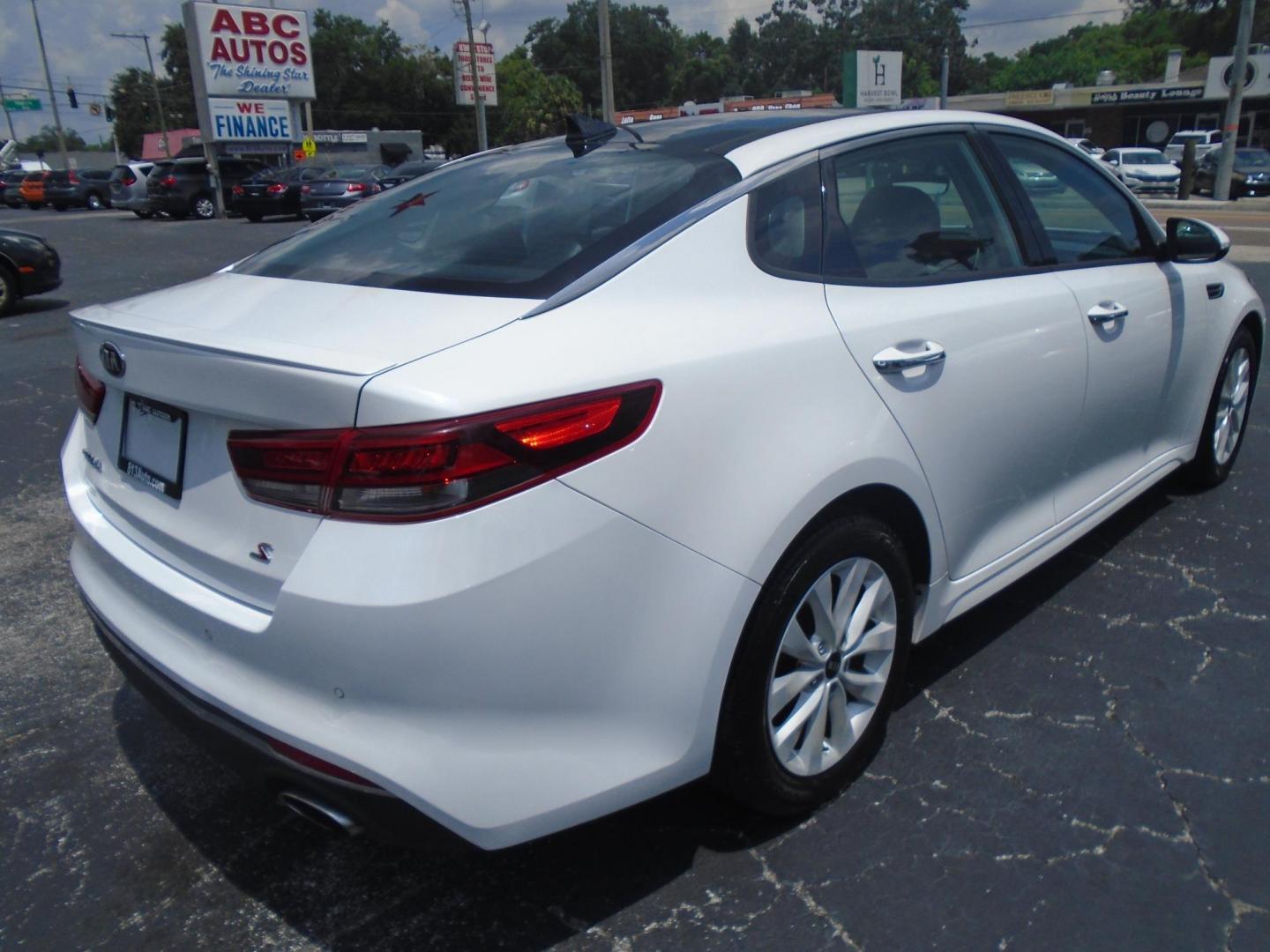 2018 Kia Optima LX (5XXGT4L39JG) with an 2.4L L4 DOHC 16V engine, 6A transmission, located at 6112 N Florida Avenue, Tampa, FL, 33604, (888) 521-5131, 27.954929, -82.459534 - Photo#3