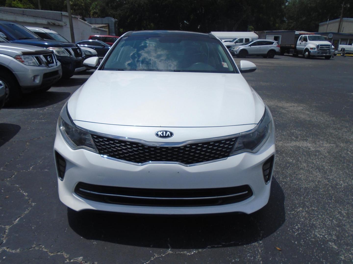 2018 Kia Optima LX (5XXGT4L39JG) with an 2.4L L4 DOHC 16V engine, 6A transmission, located at 6112 N Florida Avenue, Tampa, FL, 33604, (888) 521-5131, 27.954929, -82.459534 - Photo#4