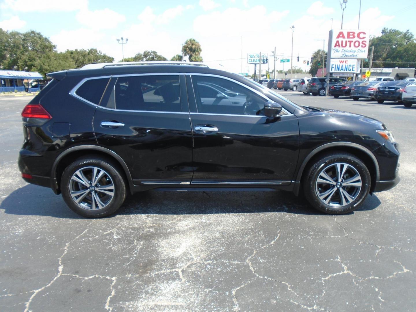 2017 Nissan Rogue SV 2WD (JN8AT2MT8HW) with an 2.5L L4 DOHC 16V engine, CVT transmission, located at 6112 N Florida Avenue, Tampa, FL, 33604, (888) 521-5131, 27.954929, -82.459534 - Photo#1