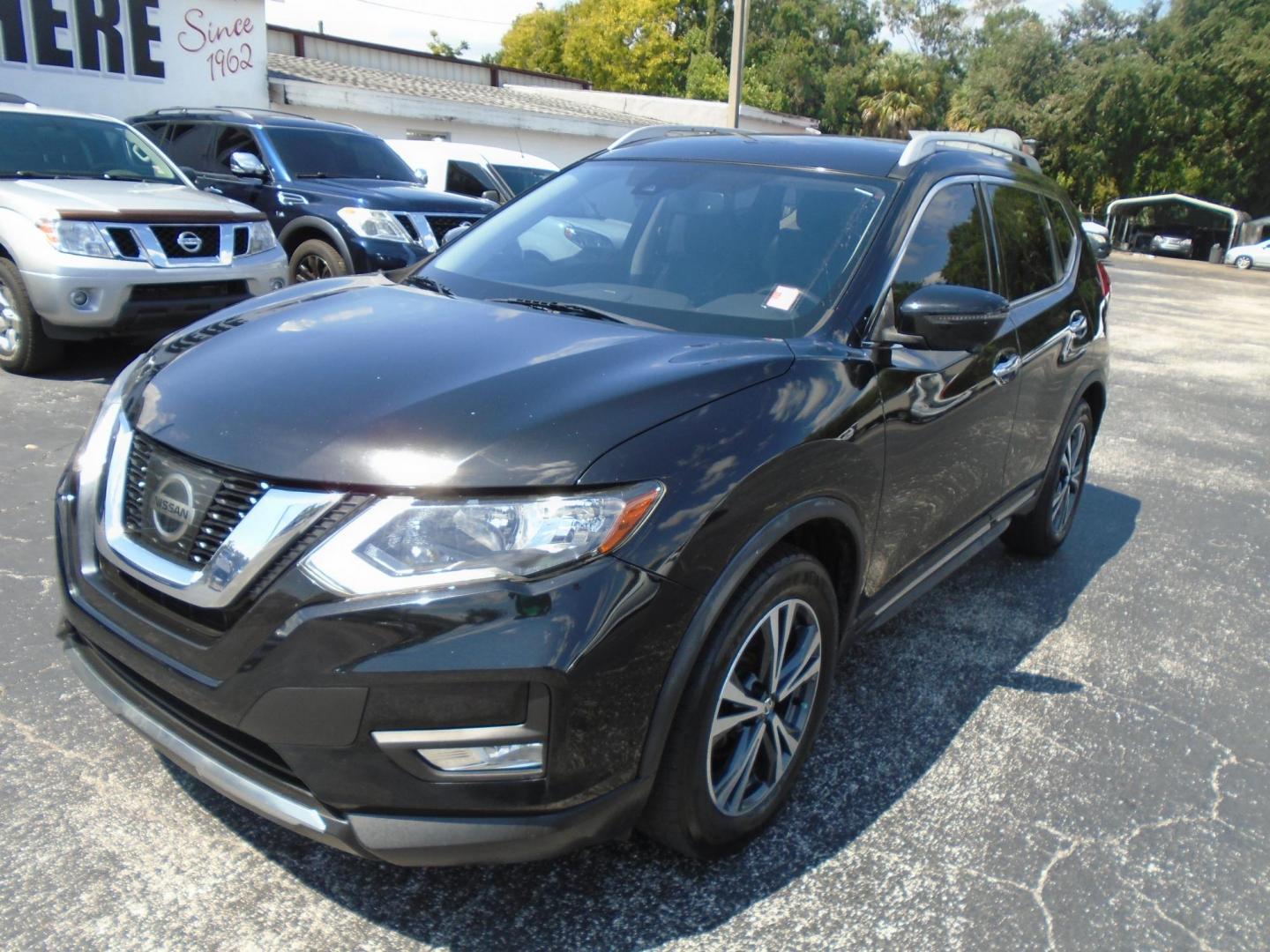 2017 Nissan Rogue SV 2WD (JN8AT2MT8HW) with an 2.5L L4 DOHC 16V engine, CVT transmission, located at 6112 N Florida Avenue, Tampa, FL, 33604, (888) 521-5131, 27.954929, -82.459534 - Photo#5