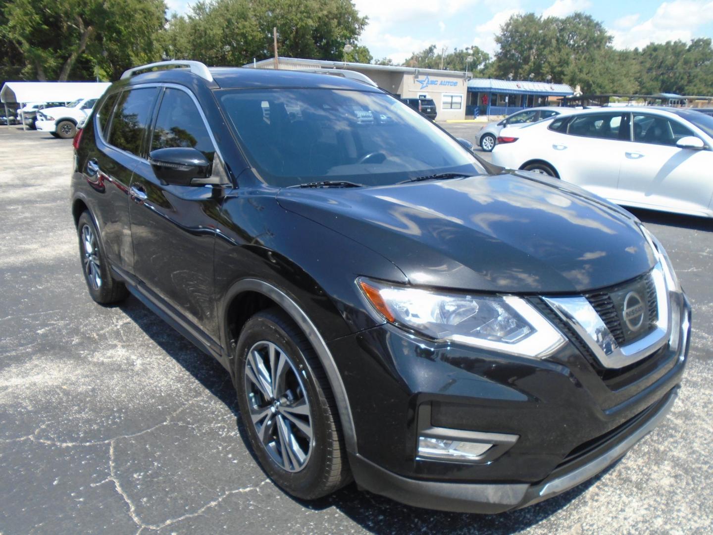 2017 Nissan Rogue SV 2WD (JN8AT2MT8HW) with an 2.5L L4 DOHC 16V engine, CVT transmission, located at 6112 N Florida Avenue, Tampa, FL, 33604, (888) 521-5131, 27.954929, -82.459534 - Photo#8