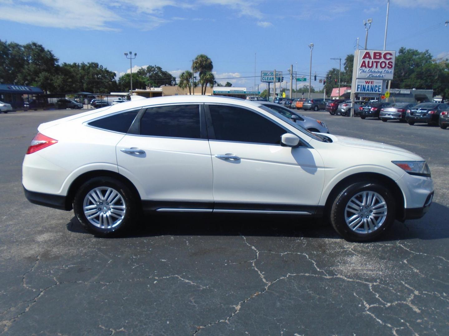 2015 Honda Crosstour EX 2WD (5J6TF3H32FL) with an 2.4L L4 DOHC 16V engine, 5A transmission, located at 6112 N Florida Avenue, Tampa, FL, 33604, (888) 521-5131, 27.954929, -82.459534 - Photo#1