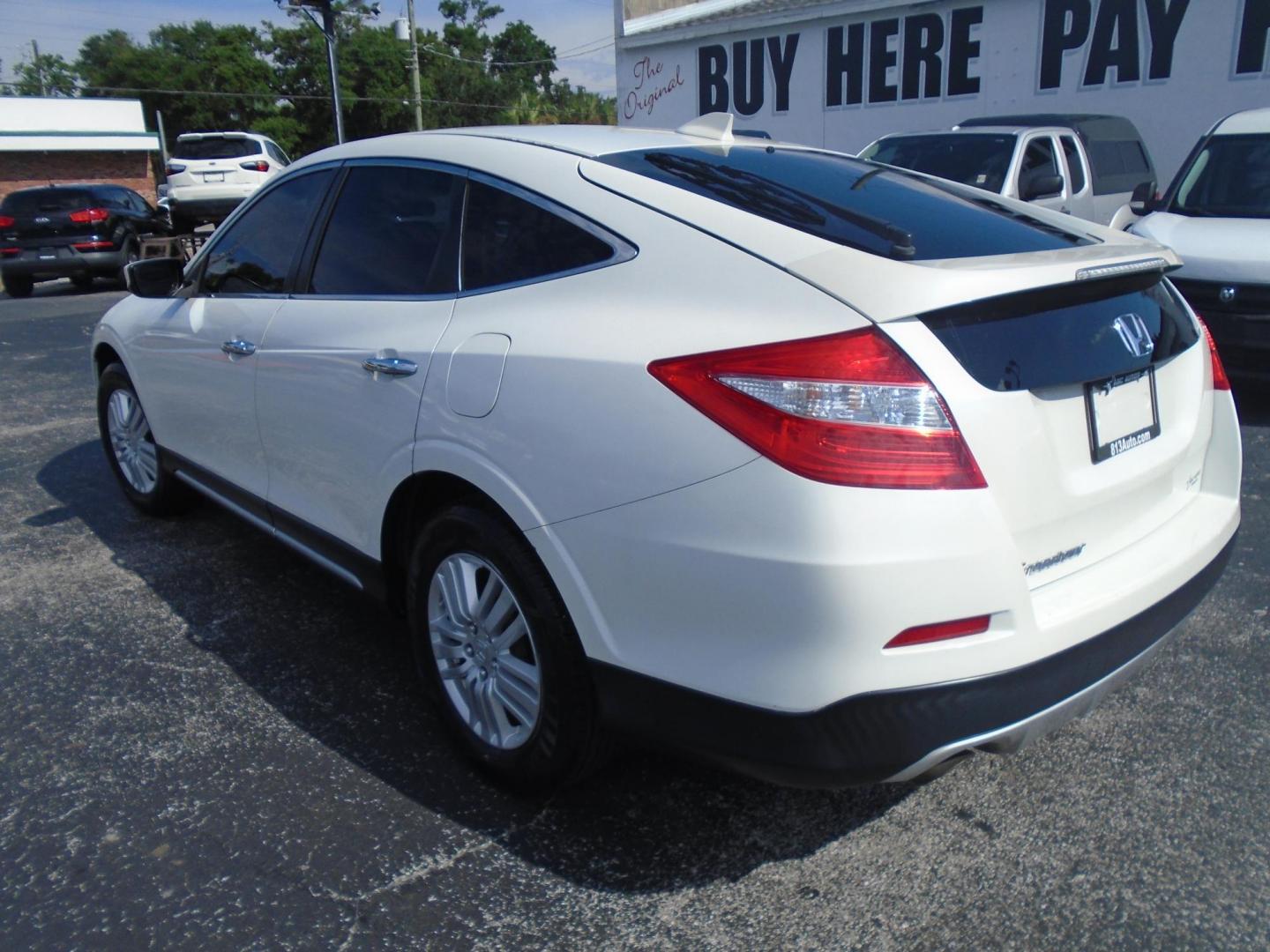 2015 Honda Crosstour EX 2WD (5J6TF3H32FL) with an 2.4L L4 DOHC 16V engine, 5A transmission, located at 6112 N Florida Avenue, Tampa, FL, 33604, (888) 521-5131, 27.954929, -82.459534 - Photo#11