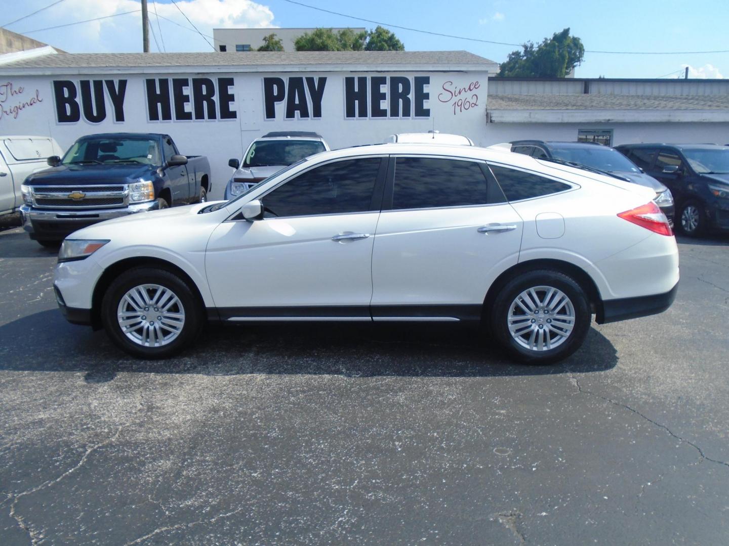 2015 Honda Crosstour EX 2WD (5J6TF3H32FL) with an 2.4L L4 DOHC 16V engine, 5A transmission, located at 6112 N Florida Avenue, Tampa, FL, 33604, (888) 521-5131, 27.954929, -82.459534 - Photo#2