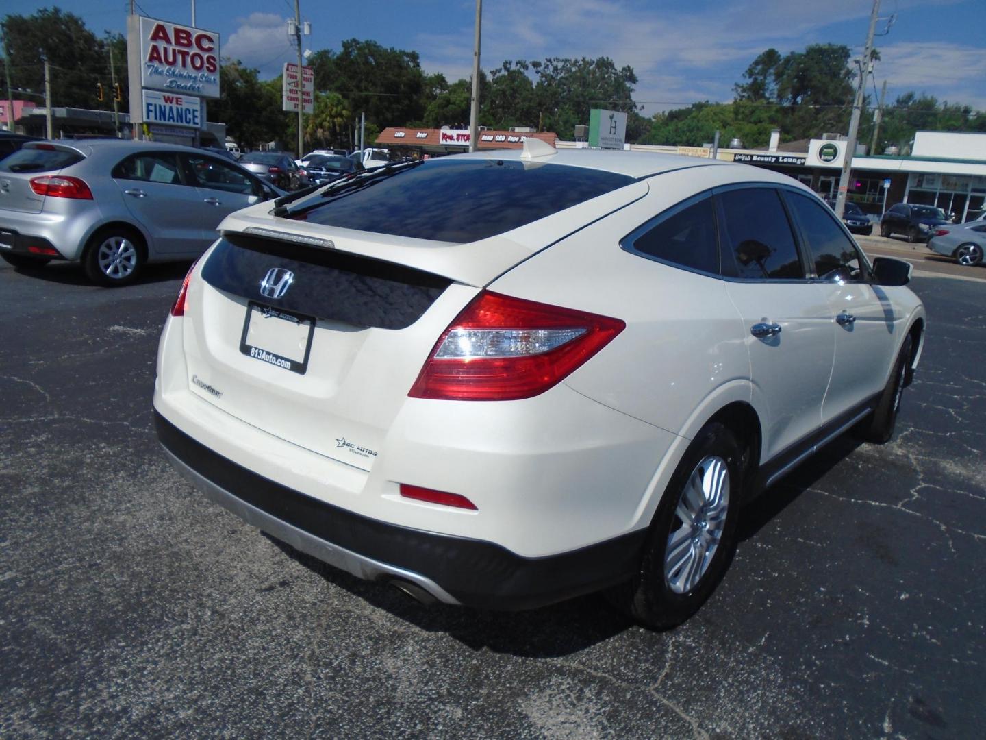 2015 Honda Crosstour EX 2WD (5J6TF3H32FL) with an 2.4L L4 DOHC 16V engine, 5A transmission, located at 6112 N Florida Avenue, Tampa, FL, 33604, (888) 521-5131, 27.954929, -82.459534 - Photo#9