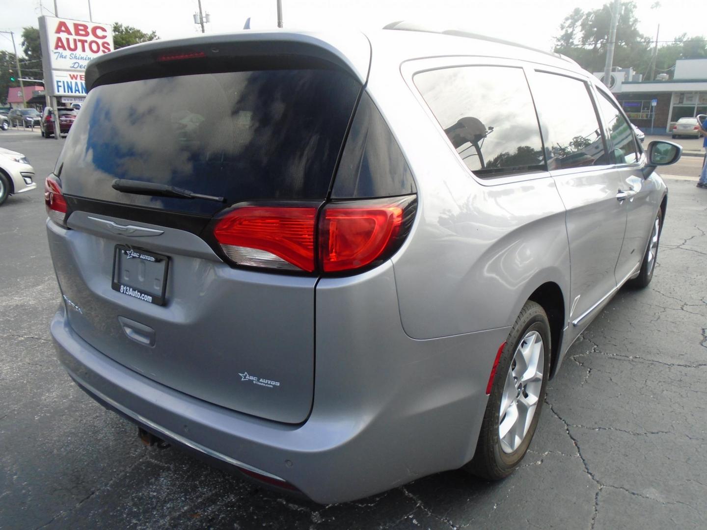 2017 Chrysler Pacifica Touring (2C4RC1BG3HR) with an 3.6L V6 DOHC 24V engine, 6A transmission, located at 6112 N Florida Avenue, Tampa, FL, 33604, (888) 521-5131, 27.954929, -82.459534 - Photo#4