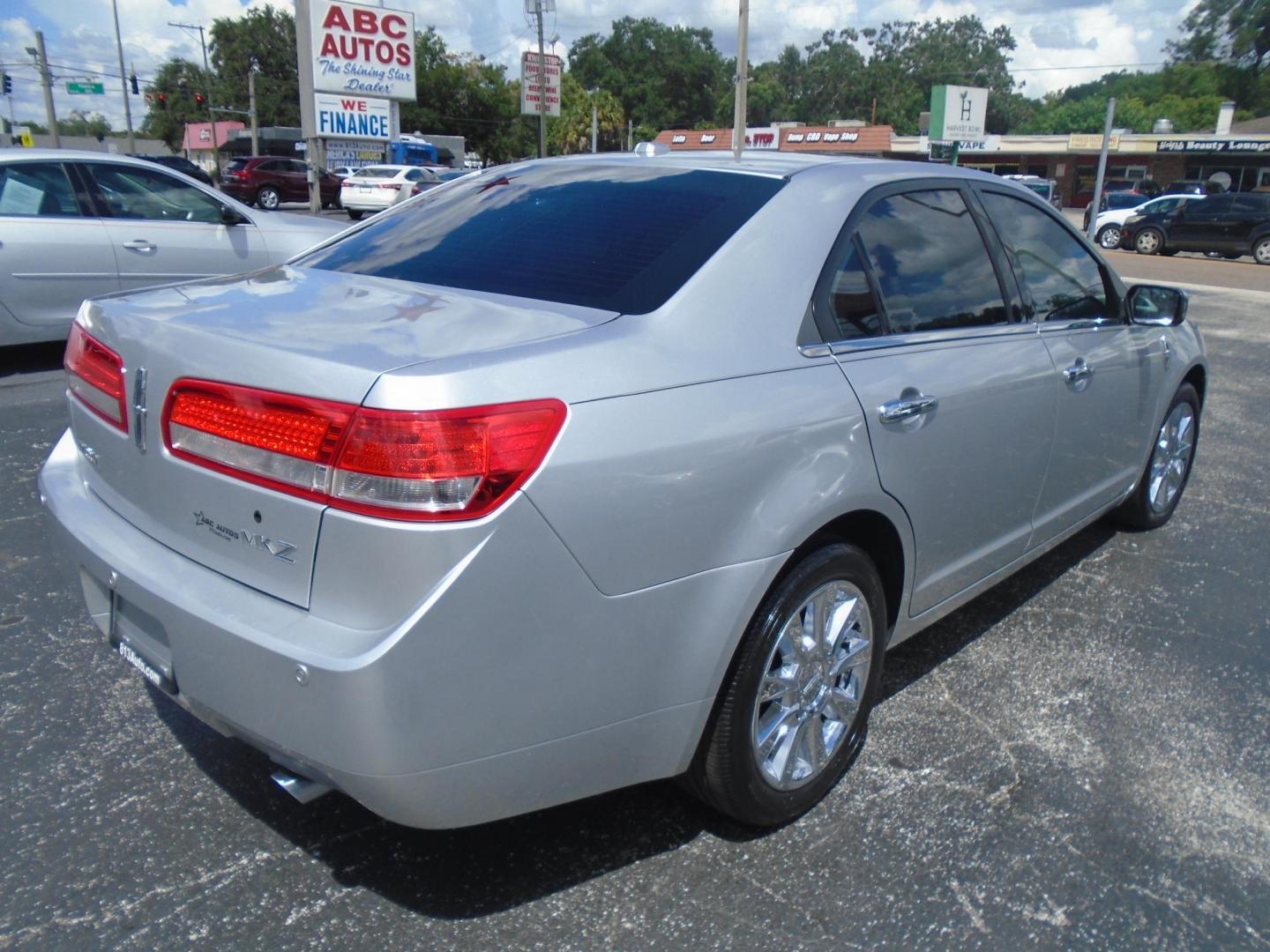 2012 Lincoln MKZ FWD (3LNHL2GC9CR) with an 3.5L V6 DOHC 24V engine, 6-Speed Automatic transmission, located at 6112 N Florida Avenue, Tampa, FL, 33604, (888) 521-5131, 27.954929, -82.459534 - Photo#9