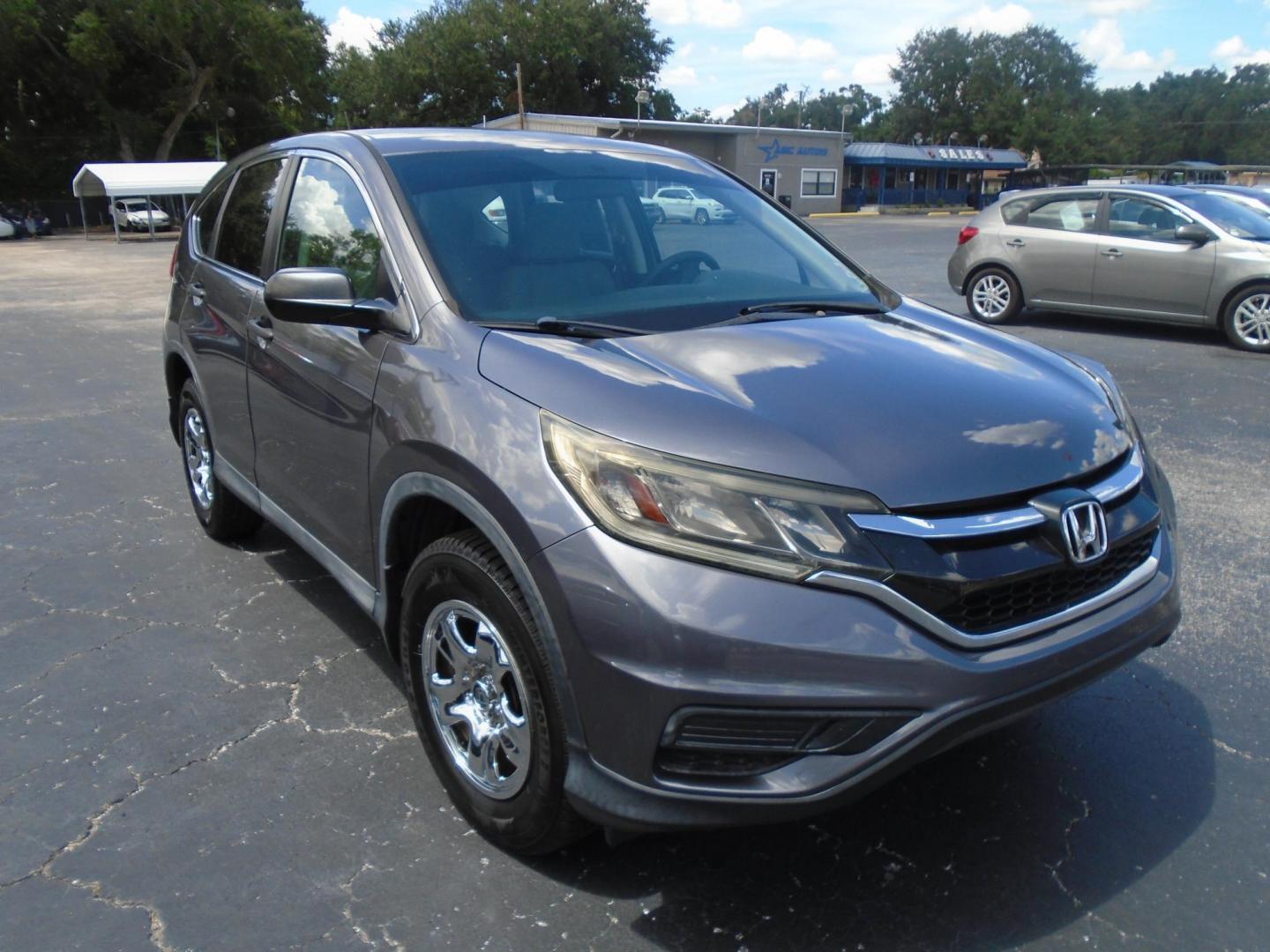 2015 Honda CR-V LX 2WD (3CZRM3H35FG) with an 2.4L L4 DOHC 16V engine, Continuously Variable Transmission transmission, located at 6112 N Florida Avenue, Tampa, FL, 33604, (888) 521-5131, 27.954929, -82.459534 - Photo#2