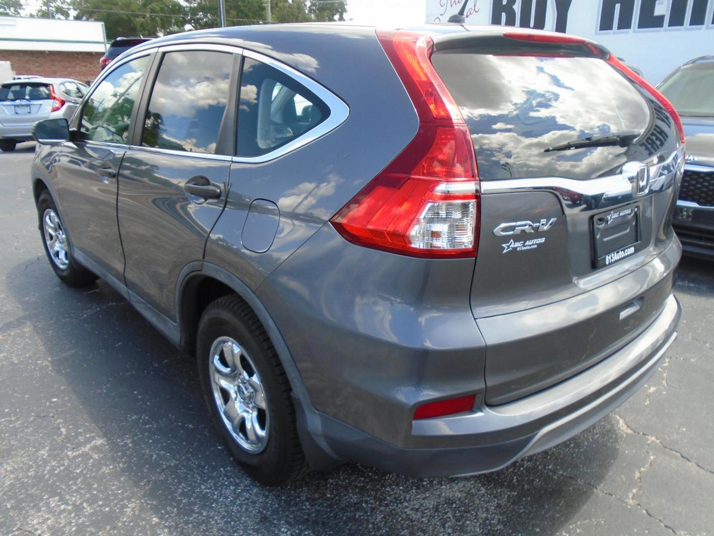 2015 Honda CR-V LX 2WD (3CZRM3H35FG) with an 2.4L L4 DOHC 16V engine, Continuously Variable Transmission transmission, located at 6112 N Florida Avenue, Tampa, FL, 33604, (888) 521-5131, 27.954929, -82.459534 - Photo#4