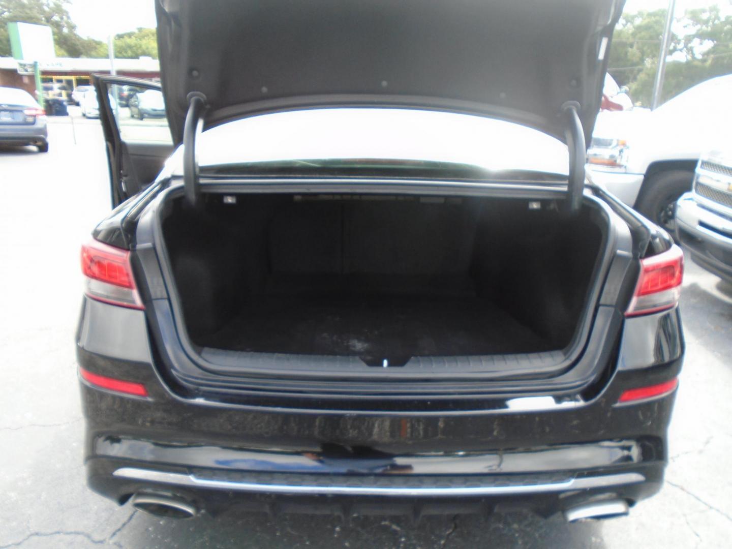 2019 Kia Optima LX (5XXGT4L37KG) with an 2.4L L4 DOHC 16V engine, 6A transmission, located at 6112 N Florida Avenue, Tampa, FL, 33604, (888) 521-5131, 27.954929, -82.459534 - Photo#4