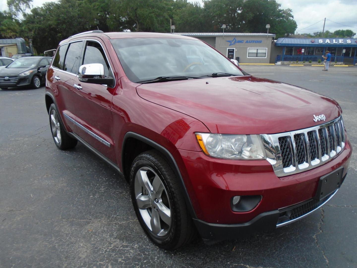 2013 Jeep Grand Cherokee Overland 4WD (1C4RJFCG7DC) with an 3.6L V6 DOHC 24V engine, 5-Speed Automatic transmission, located at 6112 N Florida Avenue, Tampa, FL, 33604, (888) 521-5131, 27.954929, -82.459534 - Photo#3