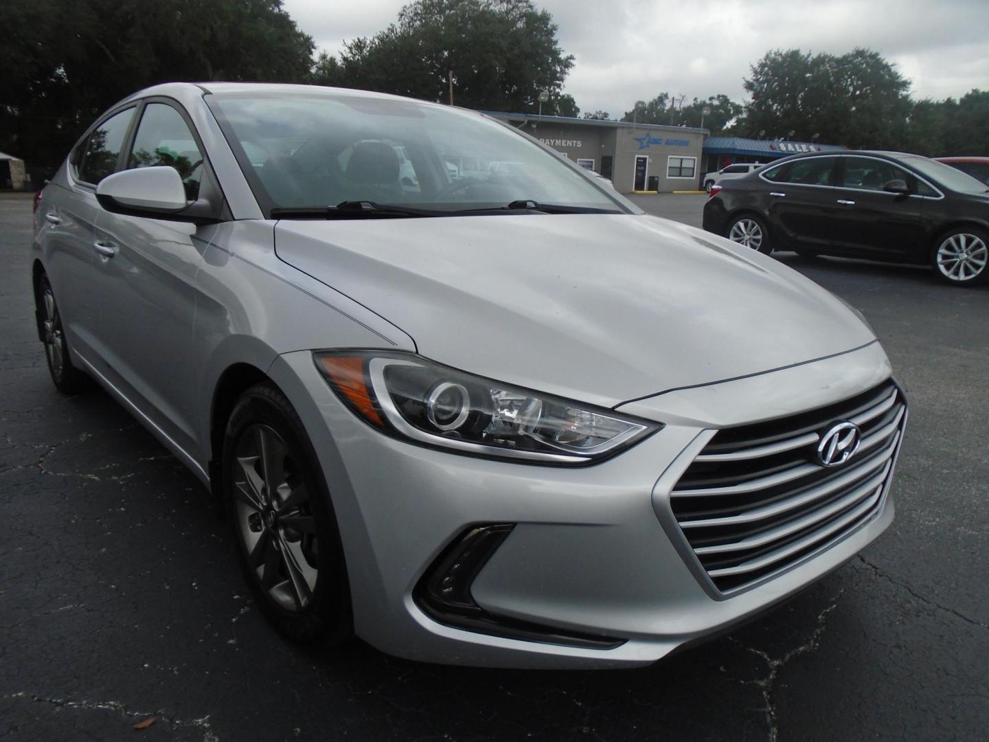 2018 Hyundai Elantra Limited (5NPD84LF4JH) with an 1.8L L4 DOHC 16V engine, 6A transmission, located at 6112 N Florida Avenue, Tampa, FL, 33604, (888) 521-5131, 27.954929, -82.459534 - Photo#2