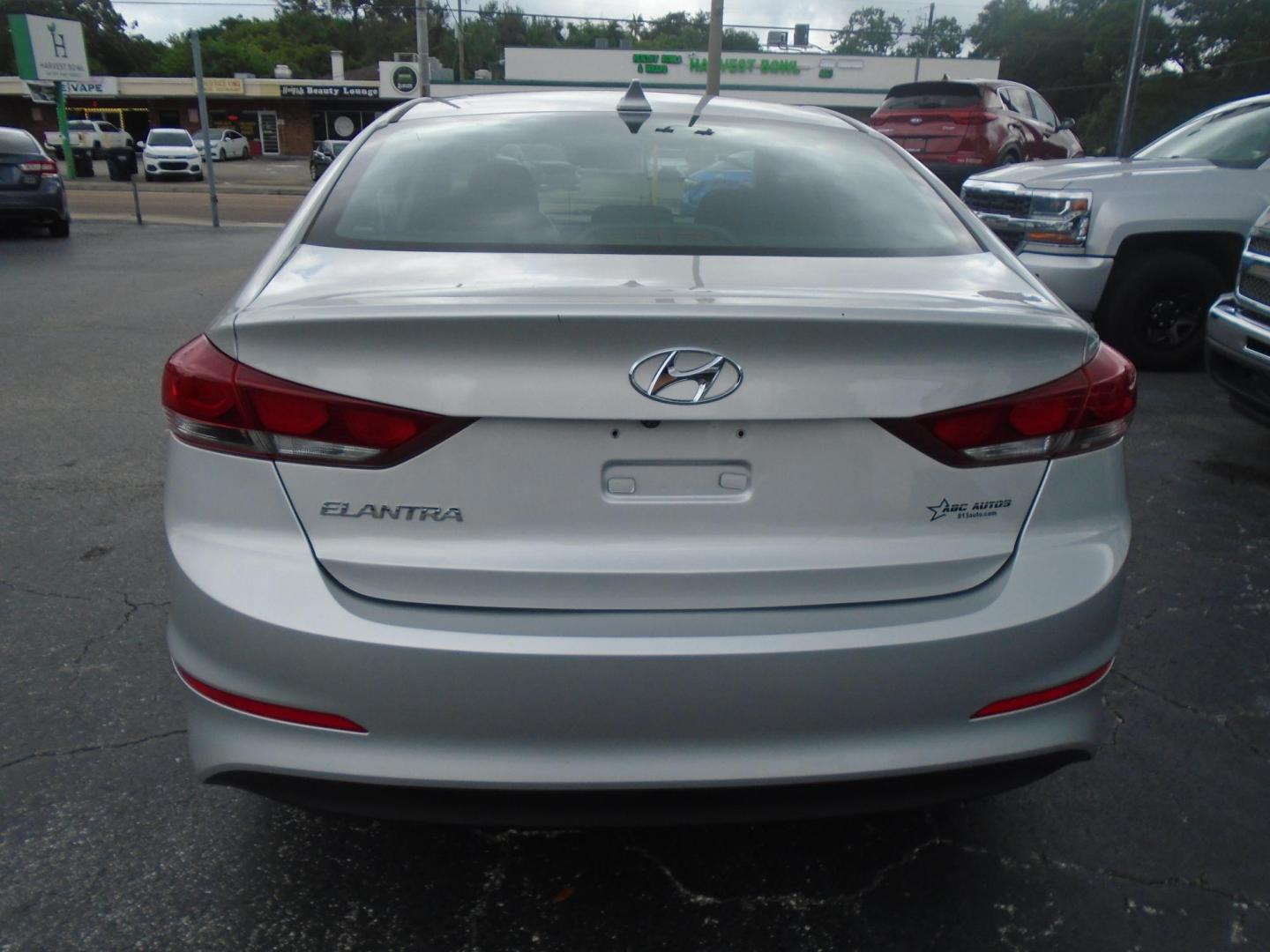 2018 Hyundai Elantra Limited (5NPD84LF4JH) with an 1.8L L4 DOHC 16V engine, 6A transmission, located at 6112 N Florida Avenue, Tampa, FL, 33604, (888) 521-5131, 27.954929, -82.459534 - Photo#5