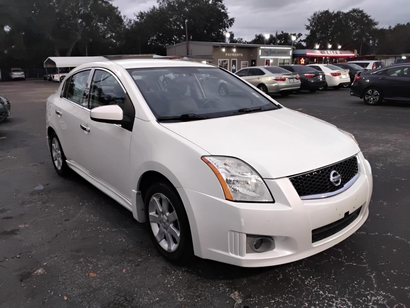 2012 White /Grey Nissan Sentra 2.0 (3N1AB6AP1CL) with an 2.0L L4 DOHC 16V engine, Continuously Variable Transmission transmission, located at 6112 N Florida Avenue, Tampa, FL, 33604, (888) 521-5131, 27.954929, -82.459534 - $499 DOWN PLUS TAX & TAG. - Photo#3