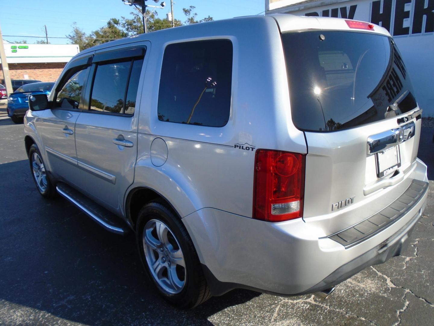 2013 Honda Pilot EX-L 2WD 5-Spd AT with Navigation (5FNYF3H77DB) with an 3.5L V6 SOHC 24V engine, 5-Speed Automatic transmission, located at 6112 N Florida Avenue, Tampa, FL, 33604, (888) 521-5131, 27.954929, -82.459534 - Photo#4