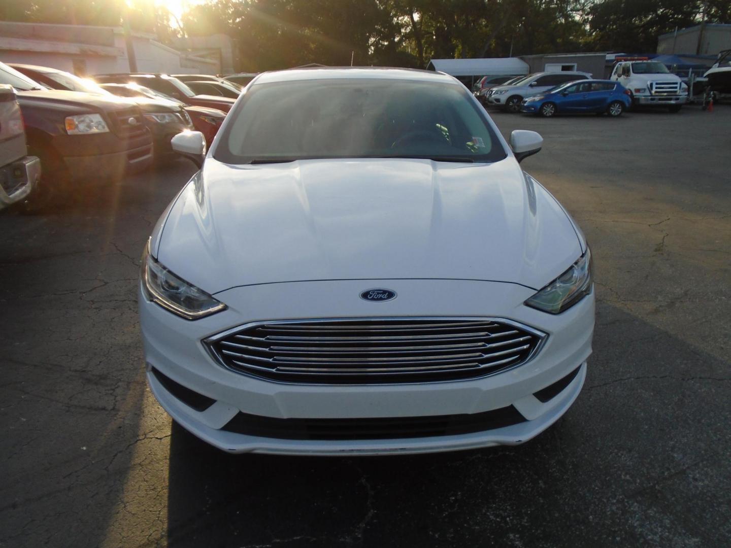 2018 Ford Fusion SE (3FA6P0H76JR) with an 2.5L L4 DOHC 16V engine, 6A transmission, located at 6112 N Florida Avenue, Tampa, FL, 33604, (888) 521-5131, 27.954929, -82.459534 - Photo#1