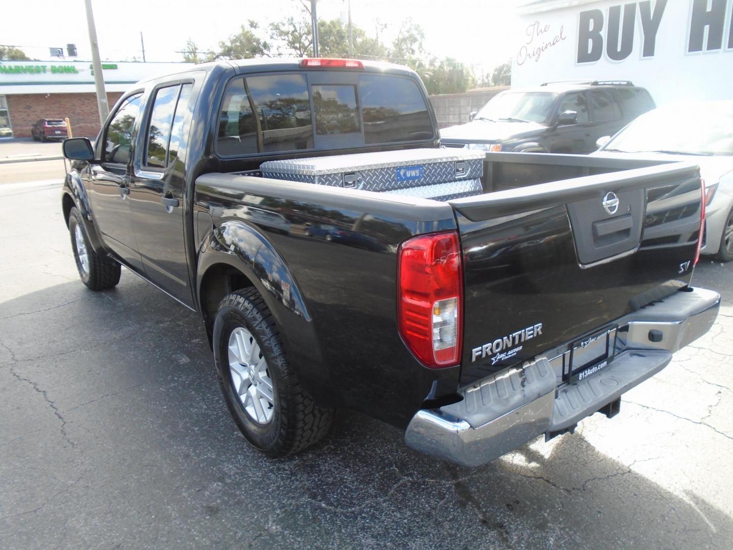 2016 Nissan Frontier S Crew Cab 5AT 2WD (1N6AD0ER1GN) with an 4.0L V6 DOHC 24V engine, 5A transmission, located at 6112 N Florida Avenue, Tampa, FL, 33604, (888) 521-5131, 27.954929, -82.459534 - Photo#4