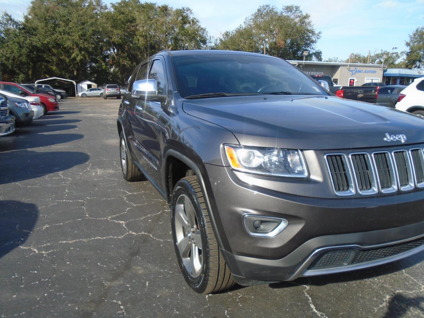 2015 Jeep Grand Cherokee Limited 2WD (1C4RJEBG3FC) with an 3.6L V6 DOHC 24V engine, 8-Speed Automatic transmission, located at 6112 N Florida Avenue, Tampa, FL, 33604, (888) 521-5131, 27.954929, -82.459534 - Photo#3