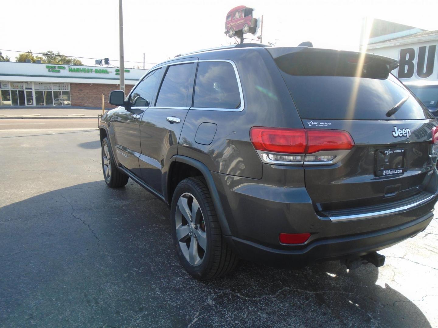 2015 Jeep Grand Cherokee Limited 2WD (1C4RJEBG3FC) with an 3.6L V6 DOHC 24V engine, 8-Speed Automatic transmission, located at 6112 N Florida Avenue, Tampa, FL, 33604, (888) 521-5131, 27.954929, -82.459534 - Photo#5