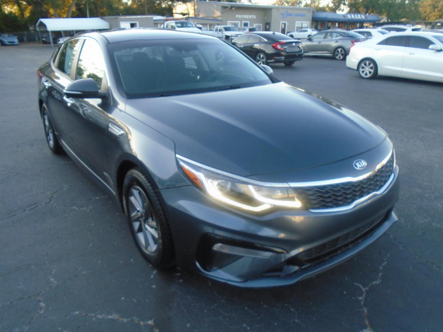 2020 Kia Optima LX (5XXGT4L32LG) with an 2.4L L4 DOHC 16V engine, 6A transmission, located at 6112 N Florida Avenue, Tampa, FL, 33604, (888) 521-5131, 27.954929, -82.459534 - Photo#2