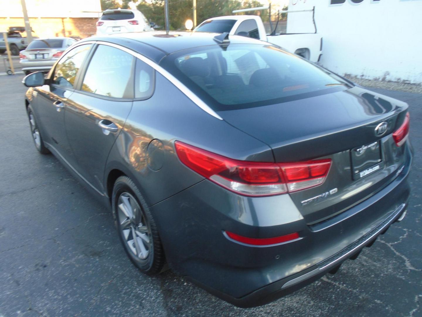 2020 Kia Optima LX (5XXGT4L32LG) with an 2.4L L4 DOHC 16V engine, 6A transmission, located at 6112 N Florida Avenue, Tampa, FL, 33604, (888) 521-5131, 27.954929, -82.459534 - Photo#4