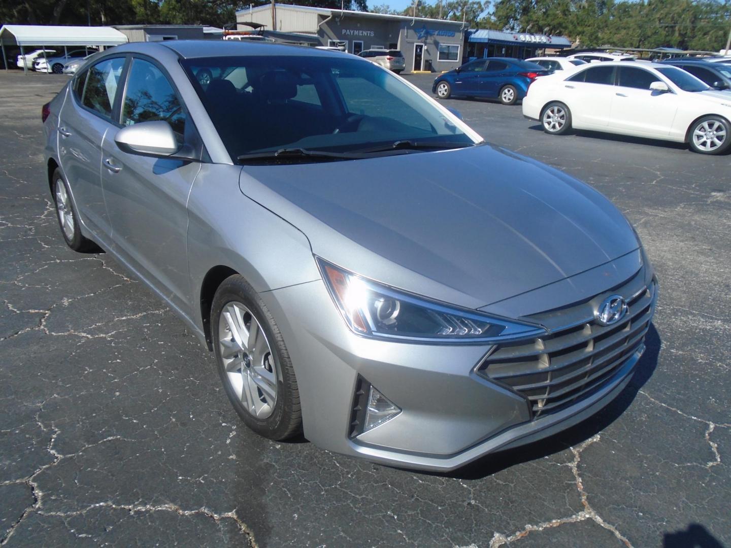 2020 Hyundai Elantra Limited (5NPD84LF1LH) with an 1.8L L4 DOHC 16V engine, 6A transmission, located at 6112 N Florida Avenue, Tampa, FL, 33604, (888) 521-5131, 27.954929, -82.459534 - Photo#2