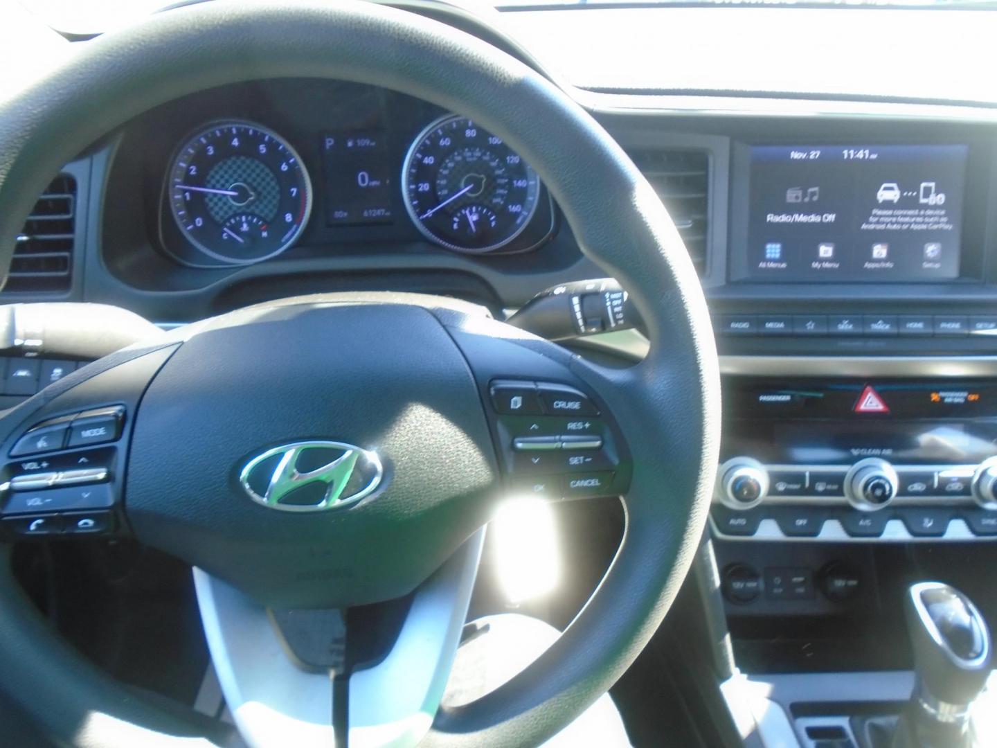 2020 Hyundai Elantra Limited (5NPD84LF1LH) with an 1.8L L4 DOHC 16V engine, 6A transmission, located at 6112 N Florida Avenue, Tampa, FL, 33604, (888) 521-5131, 27.954929, -82.459534 - Photo#12