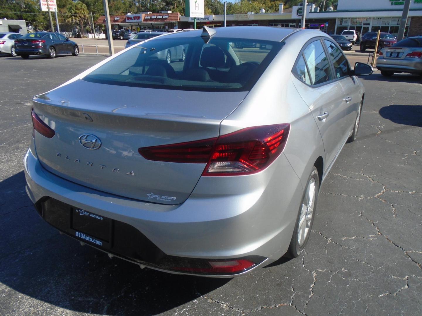 2020 Hyundai Elantra Limited (5NPD84LF1LH) with an 1.8L L4 DOHC 16V engine, 6A transmission, located at 6112 N Florida Avenue, Tampa, FL, 33604, (888) 521-5131, 27.954929, -82.459534 - Photo#3