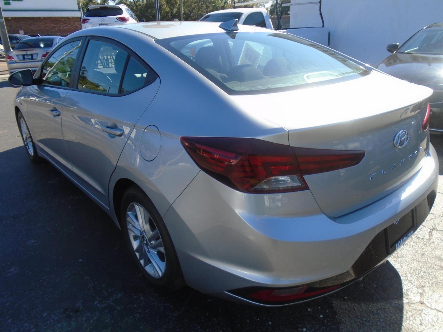 2020 Hyundai Elantra Limited (5NPD84LF1LH) with an 1.8L L4 DOHC 16V engine, 6A transmission, located at 6112 N Florida Avenue, Tampa, FL, 33604, (888) 521-5131, 27.954929, -82.459534 - Photo#4