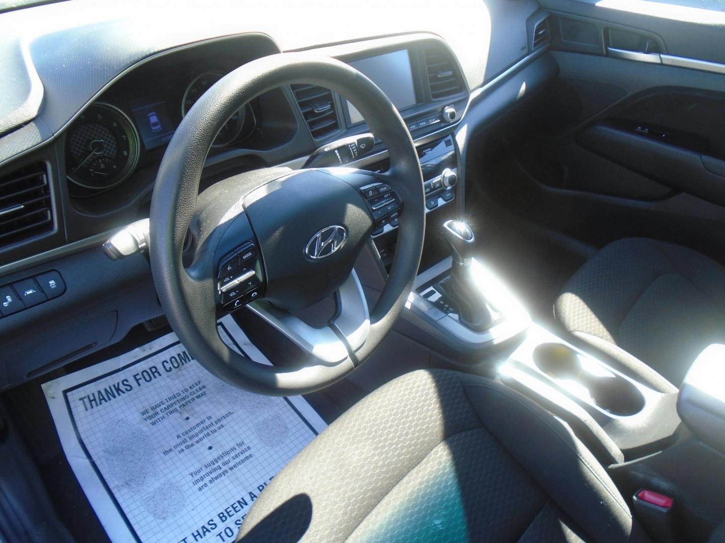 2020 Hyundai Elantra Limited (5NPD84LF1LH) with an 1.8L L4 DOHC 16V engine, 6A transmission, located at 6112 N Florida Avenue, Tampa, FL, 33604, (888) 521-5131, 27.954929, -82.459534 - Photo#9