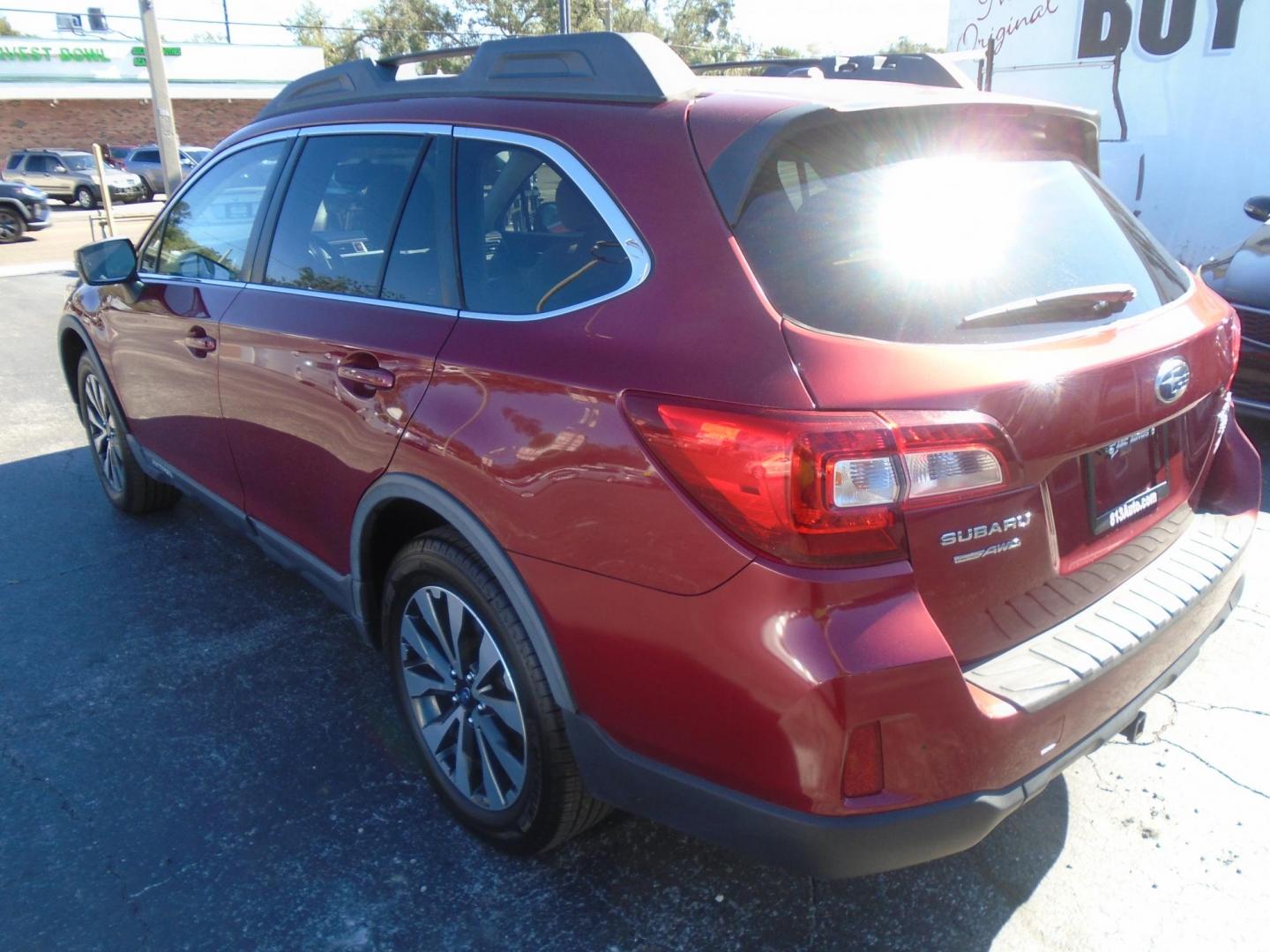 2015 Subaru Outback 3.6R Limited (4S4BSENC6F3) with an 3.6L H6 DOHC 24V engine, 6-Speed Automatic transmission, located at 6112 N Florida Avenue, Tampa, FL, 33604, (888) 521-5131, 27.954929, -82.459534 - Photo#4