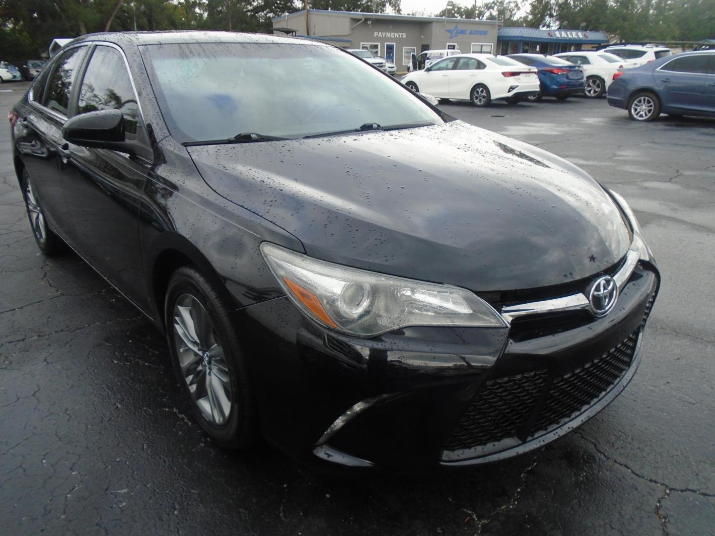 2017 Toyota Camry SE (4T1BF1FK2HU) with an 2.5L L4 DOHC 16V engine, 6A transmission, located at 6112 N Florida Avenue, Tampa, FL, 33604, (888) 521-5131, 27.954929, -82.459534 - Photo#2