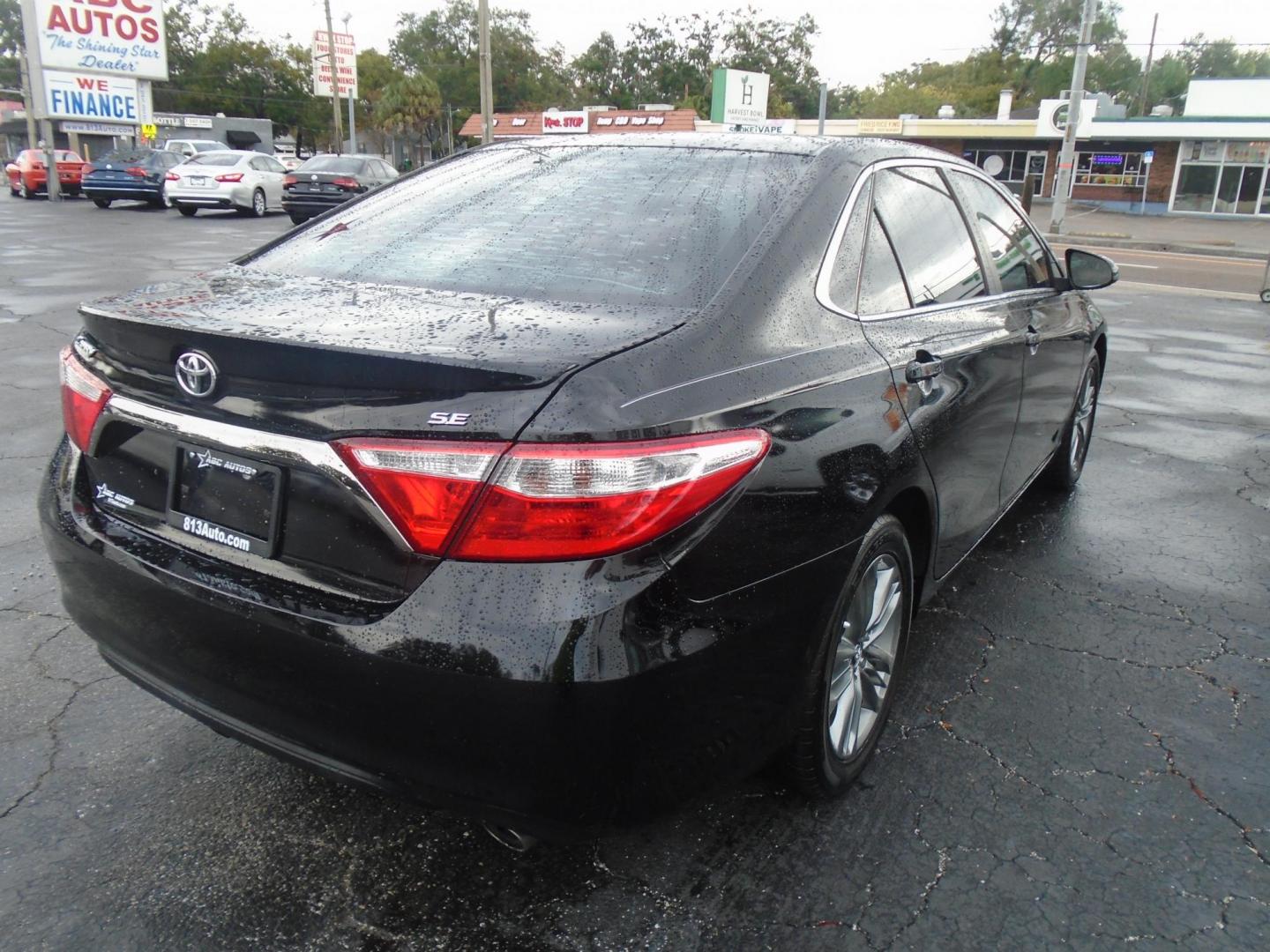 2017 Toyota Camry SE (4T1BF1FK2HU) with an 2.5L L4 DOHC 16V engine, 6A transmission, located at 6112 N Florida Avenue, Tampa, FL, 33604, (888) 521-5131, 27.954929, -82.459534 - Photo#3