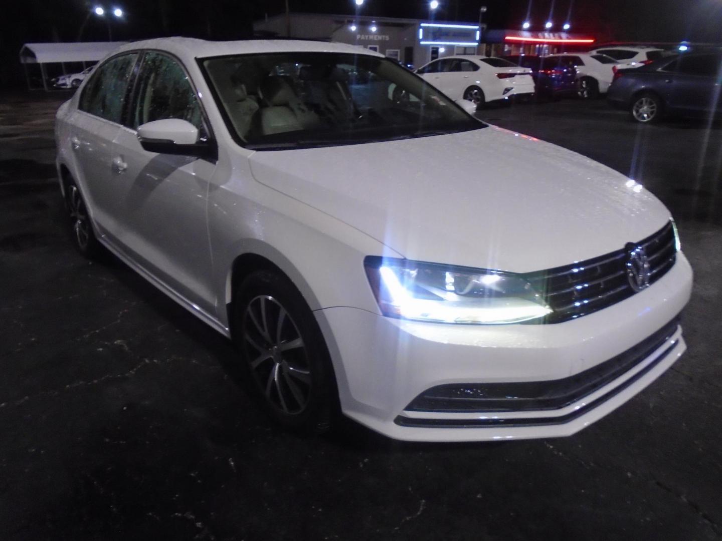 2018 Volkswagen Jetta 1.4T SE 6A (3VWDB7AJ7JM) with an 1.4L L4 DOHC 20V engine, 6A transmission, located at 6112 N Florida Avenue, Tampa, FL, 33604, (888) 521-5131, 27.954929, -82.459534 - Photo#2