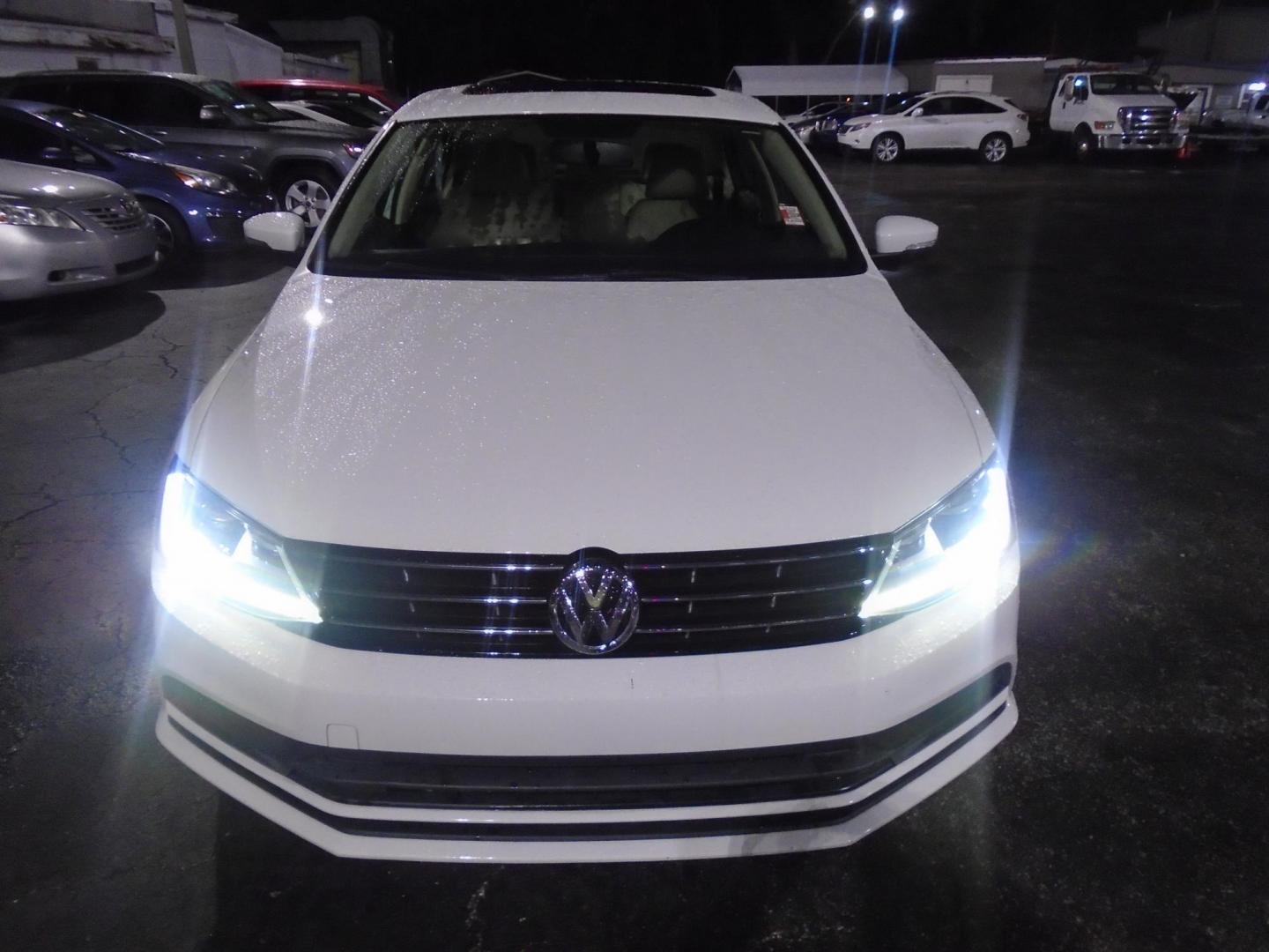 2018 Volkswagen Jetta 1.4T SE 6A (3VWDB7AJ7JM) with an 1.4L L4 DOHC 20V engine, 6A transmission, located at 6112 N Florida Avenue, Tampa, FL, 33604, (888) 521-5131, 27.954929, -82.459534 - Photo#1