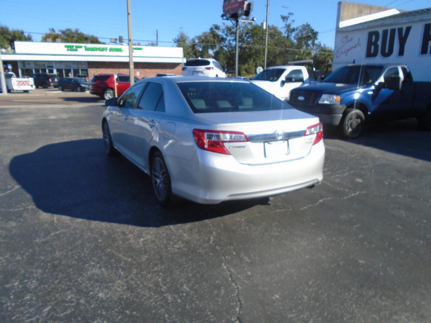 2012 Toyota Camry SE (4T1BF1FK0CU) with an 2.5L L4 DOHC 16V engine, 6-Speed Automatic transmission, located at 6112 N Florida Avenue, Tampa, FL, 33604, (888) 521-5131, 27.954929, -82.459534 - Photo#4